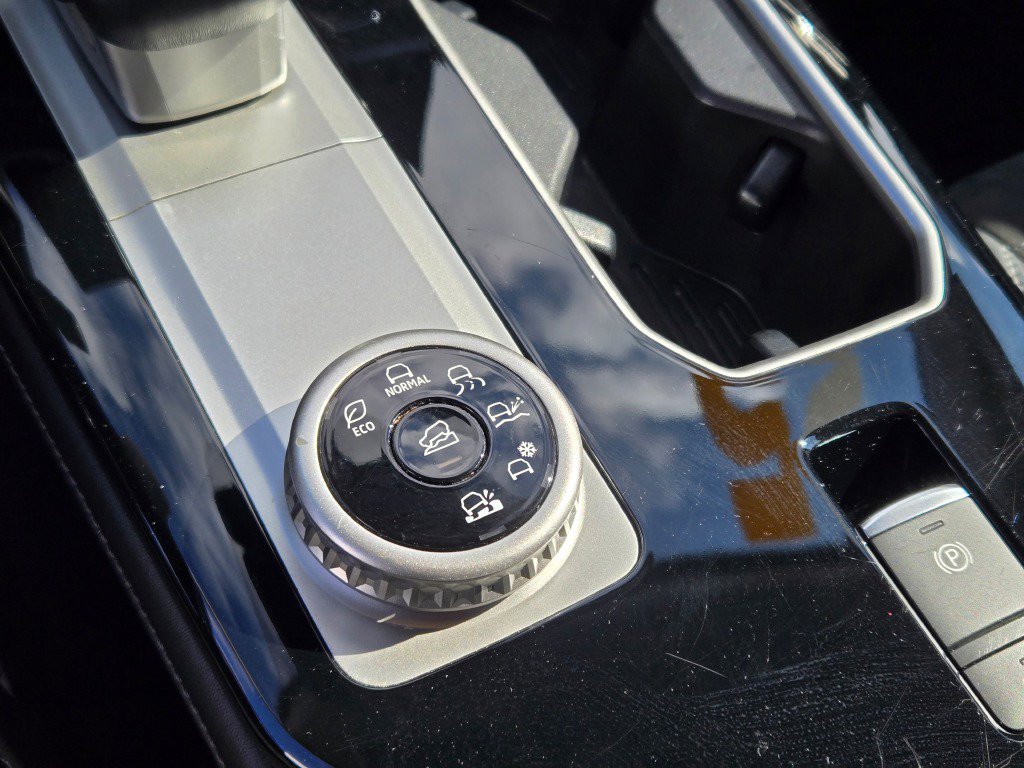 Used 2025 Mitsubishi Outlander SE image 30