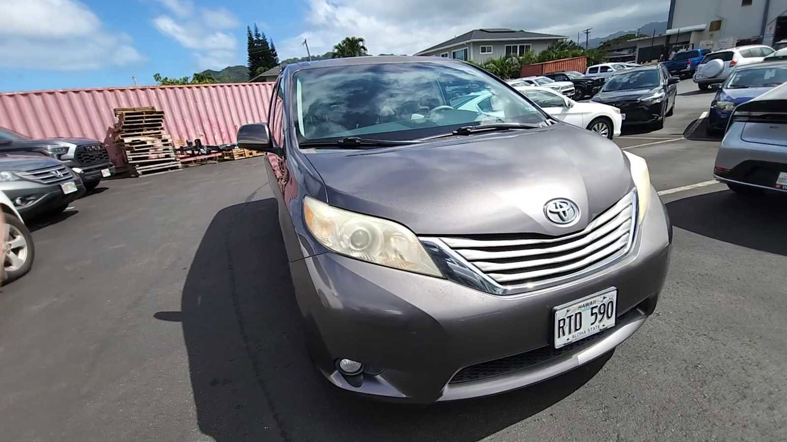 Used 2012 Toyota Sienna XLE image 3