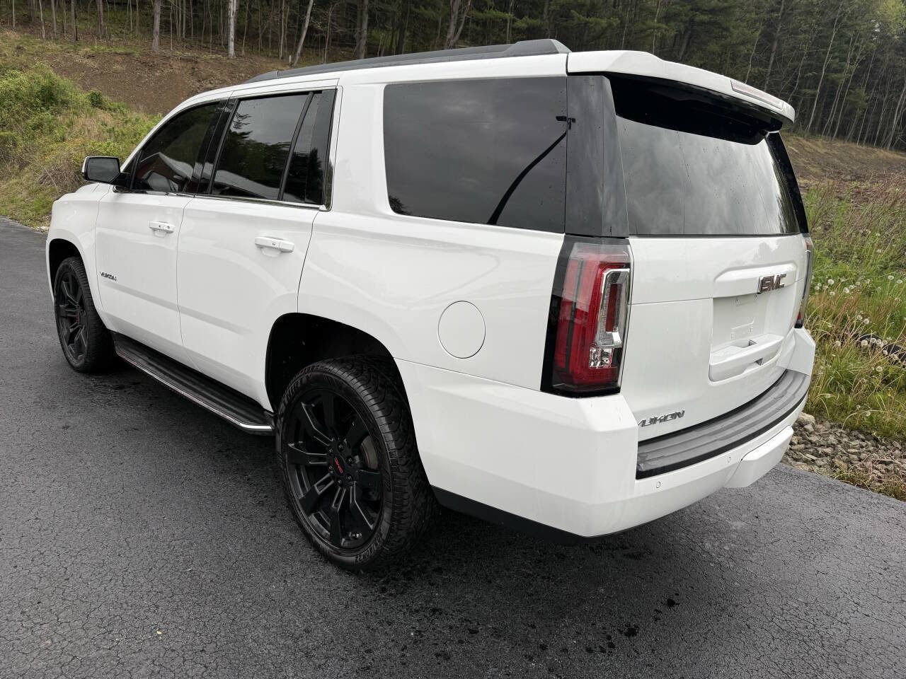 Used 2017 GMC Yukon SLT AWD/4WD image 7