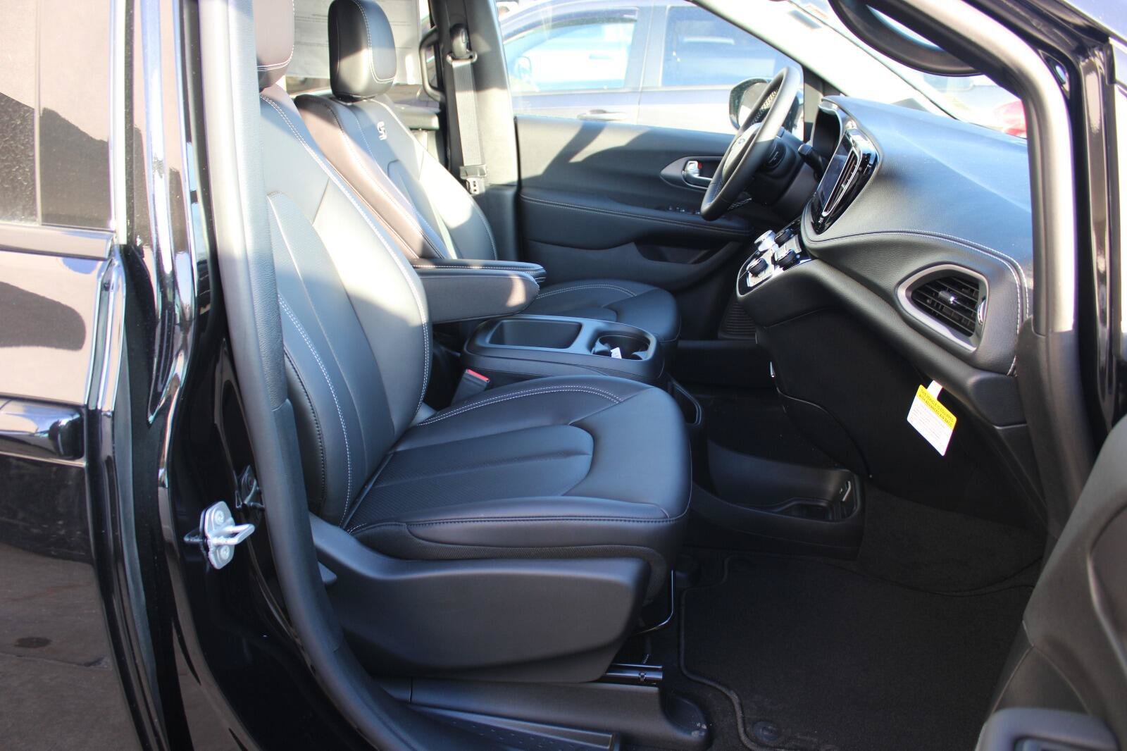 New 2026 Chrysler Pacifica Select w/ S Appearance Package FWD image 23