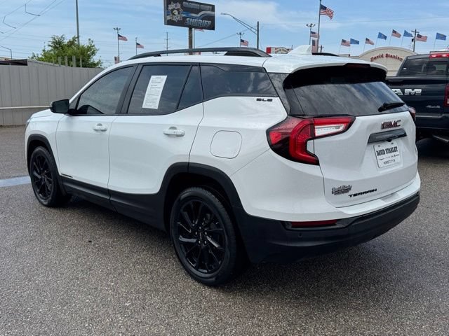 Used 2024 GMC Terrain SLE w/ Driver Convenience Package FWD image 3