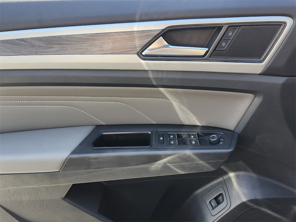 Used 2022 Volkswagen Atlas Cross Sport SE image 29