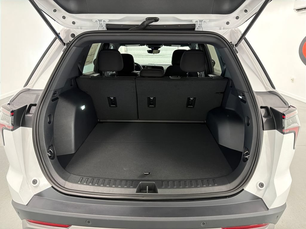 New 2026 Chevrolet Equinox LT w/ Safety and Technology Package FWD image 8