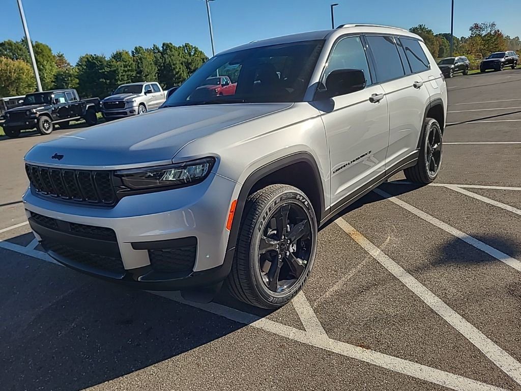 New 2025 Jeep Grand Cherokee L Altitude image 4