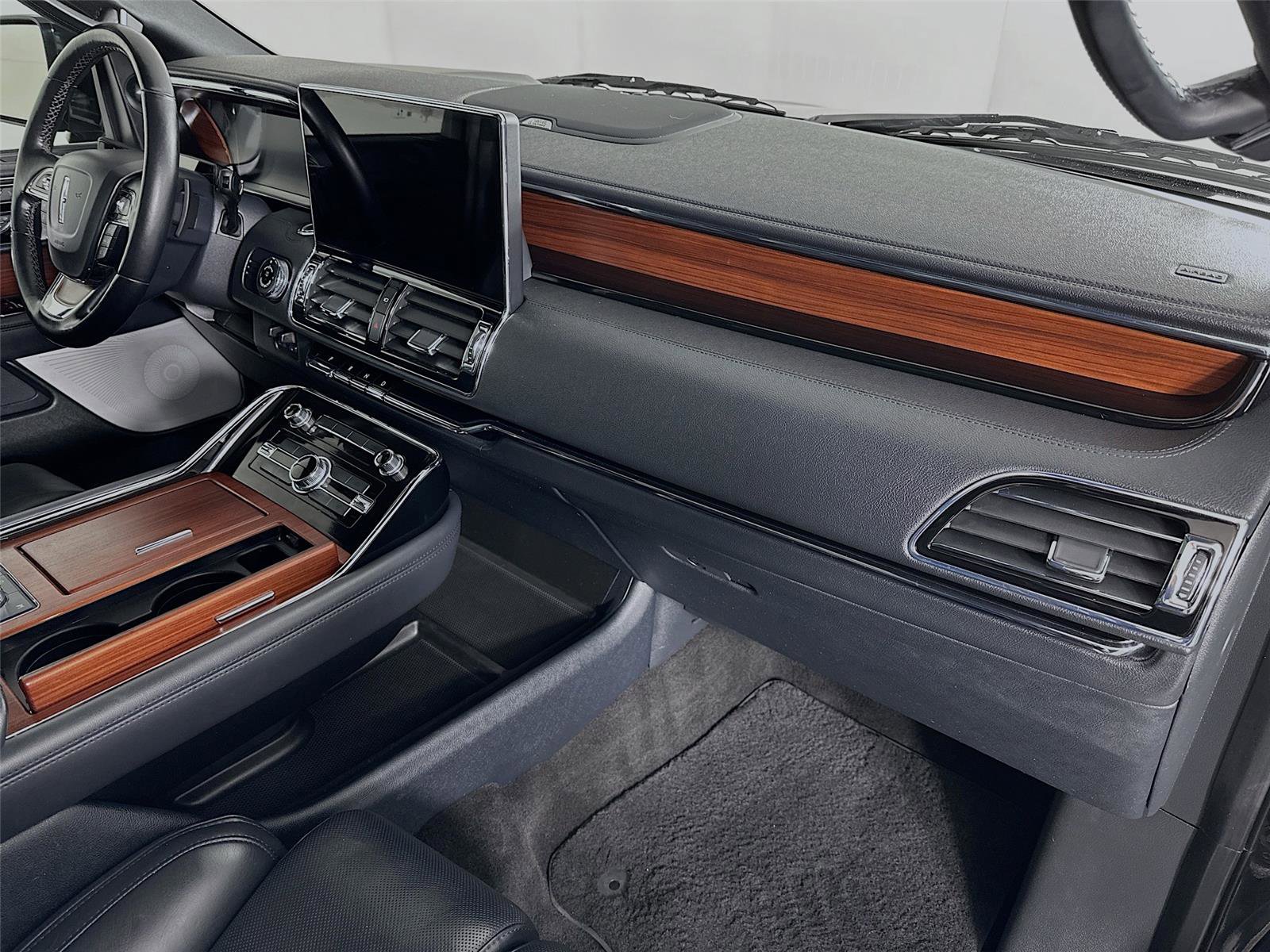 Used 2023 Lincoln Navigator L Reserve image 30