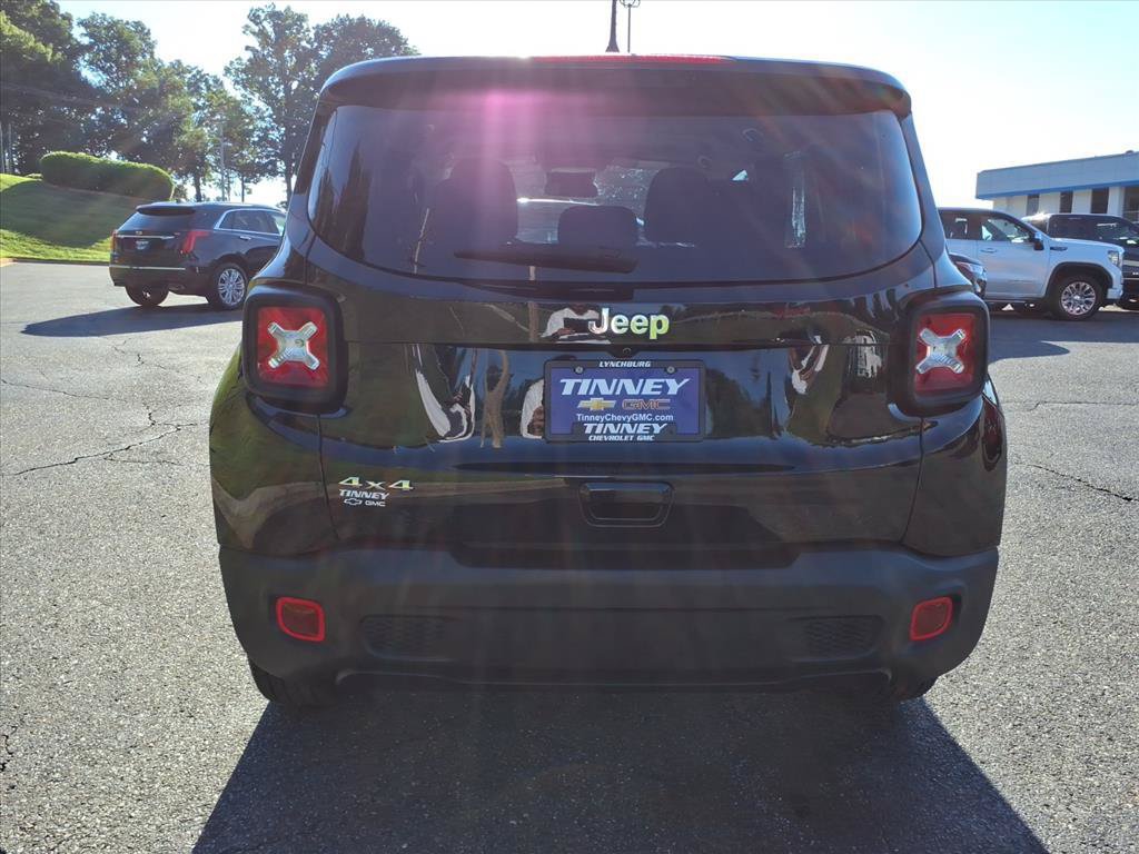 Used 2023 Jeep Renegade Latitude AWD/4WD image 4