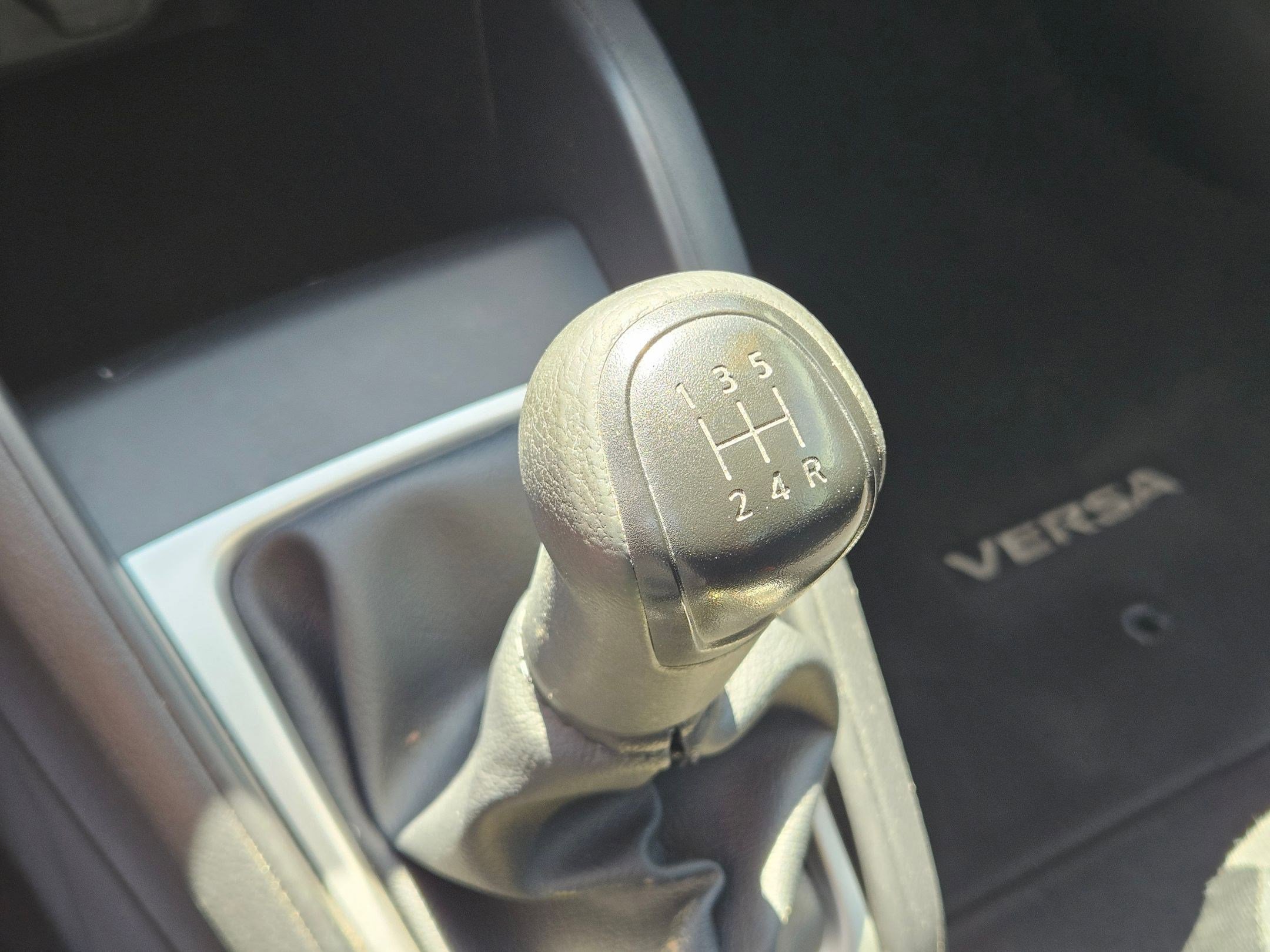 Used 2024 Nissan Versa S FWD image 18