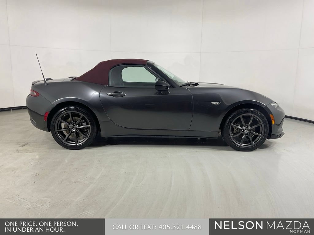 Used 2018 MAZDA MX-5 Miata Club RWD image 5