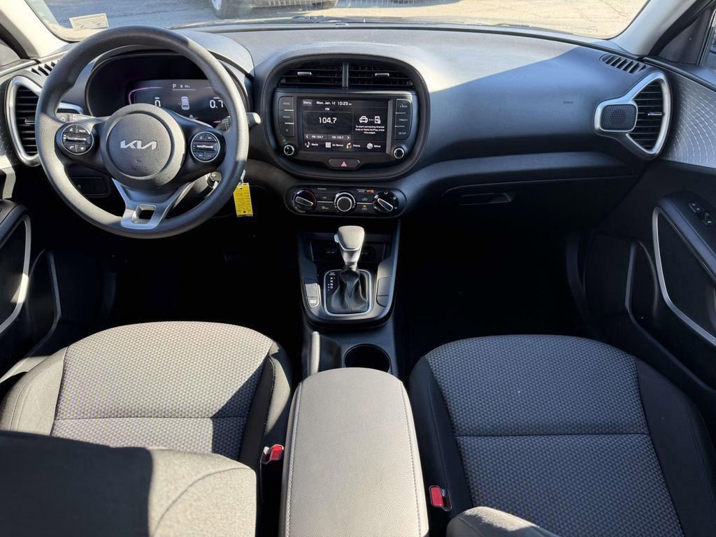 Used 2024 Kia Soul LX w/ Option Group 015 image 2