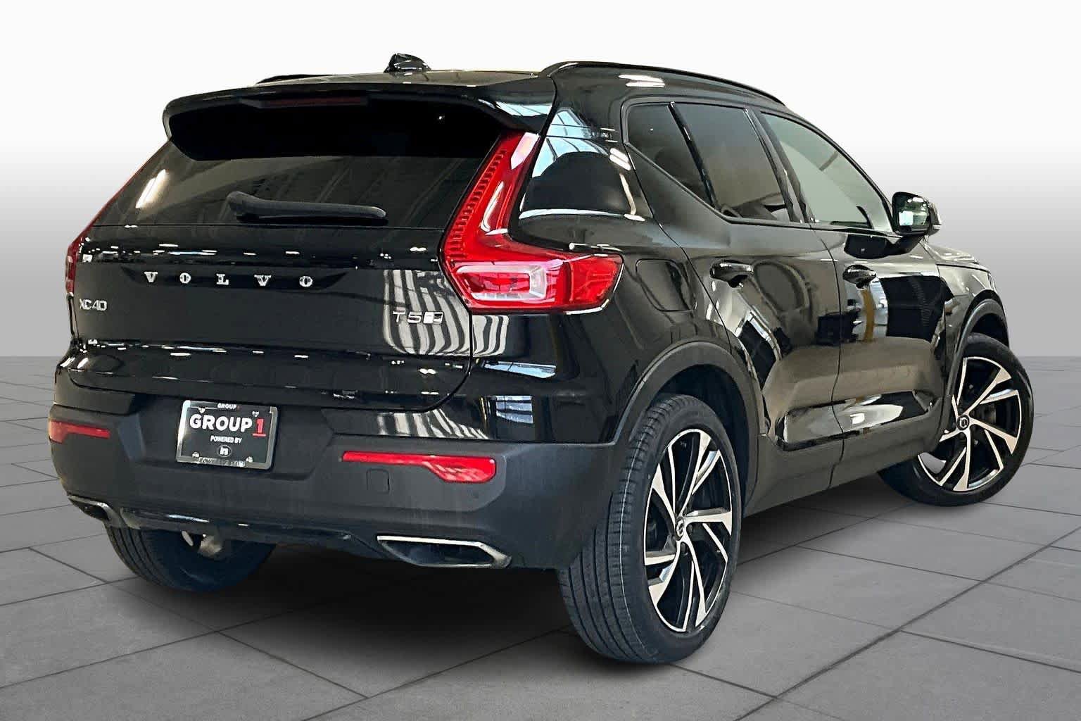 Used 2020 Volvo XC40 T5 R-Design w/ Protection Package AWD/4WD image 13