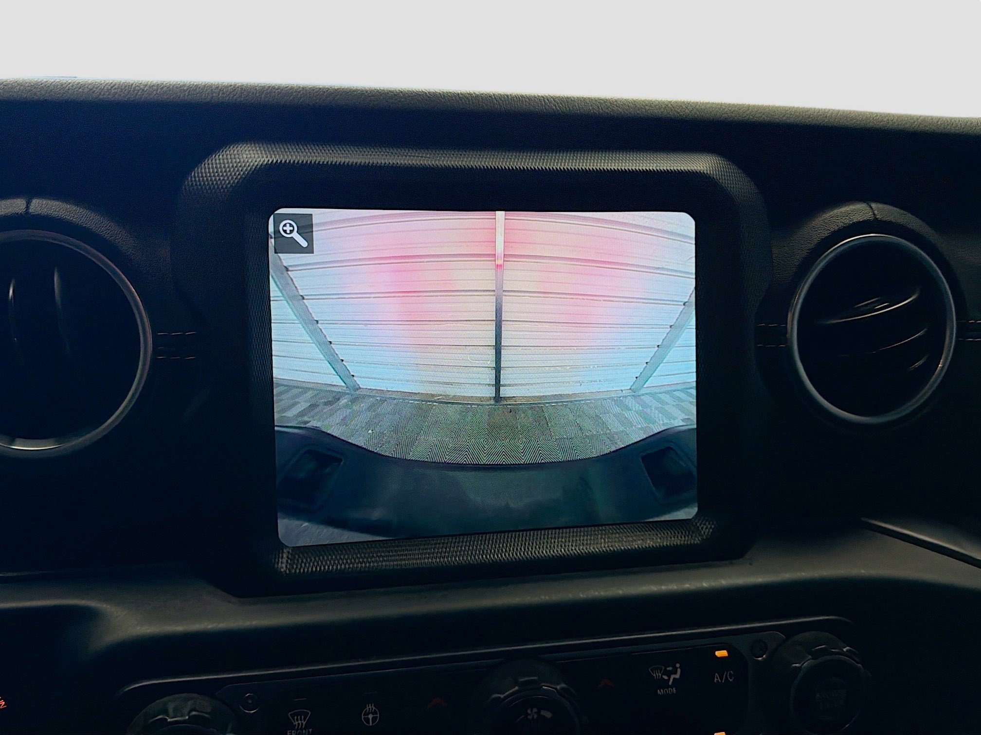 Used 2020 Jeep Gladiator Overland AWD/4WD image 15