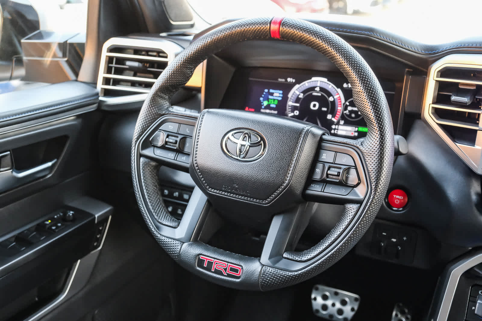 Certified 2025 Toyota Sequoia Platinum w/ TRD Off-Road Package AWD/4WD image 17