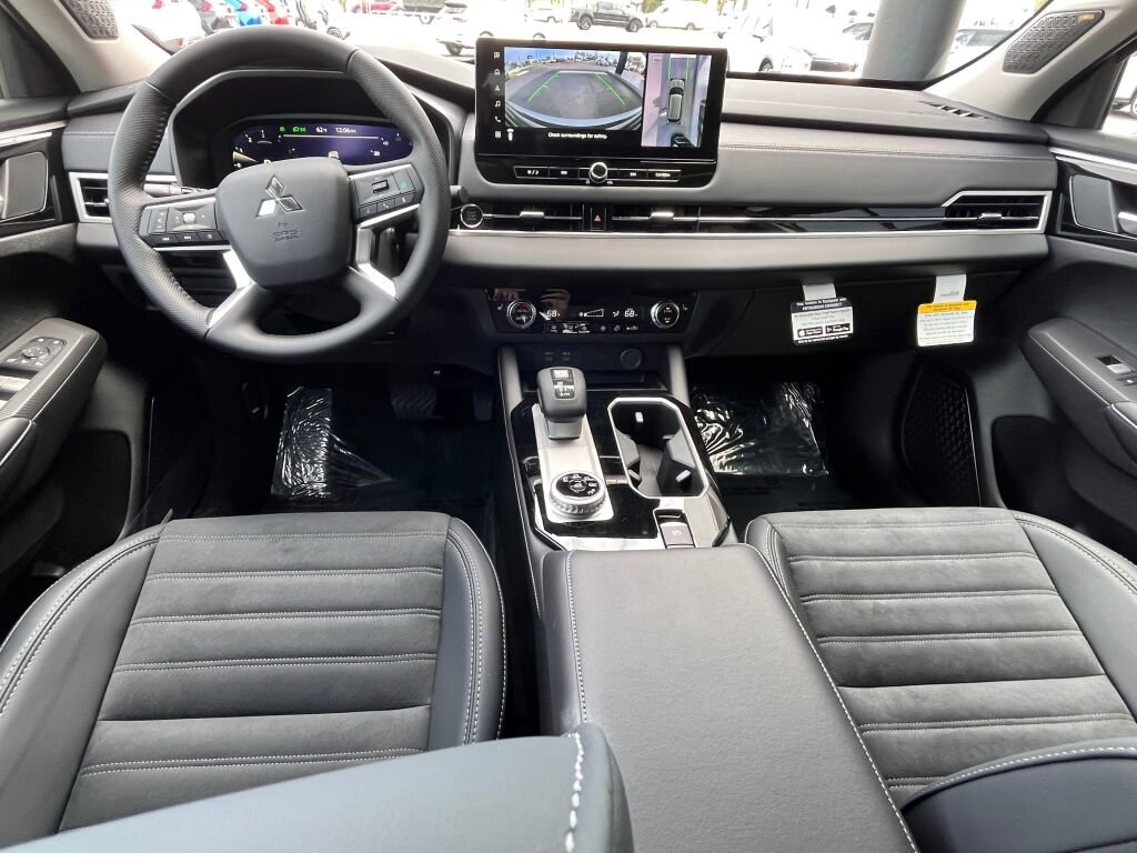 New 2025 Mitsubishi Outlander SE image 22