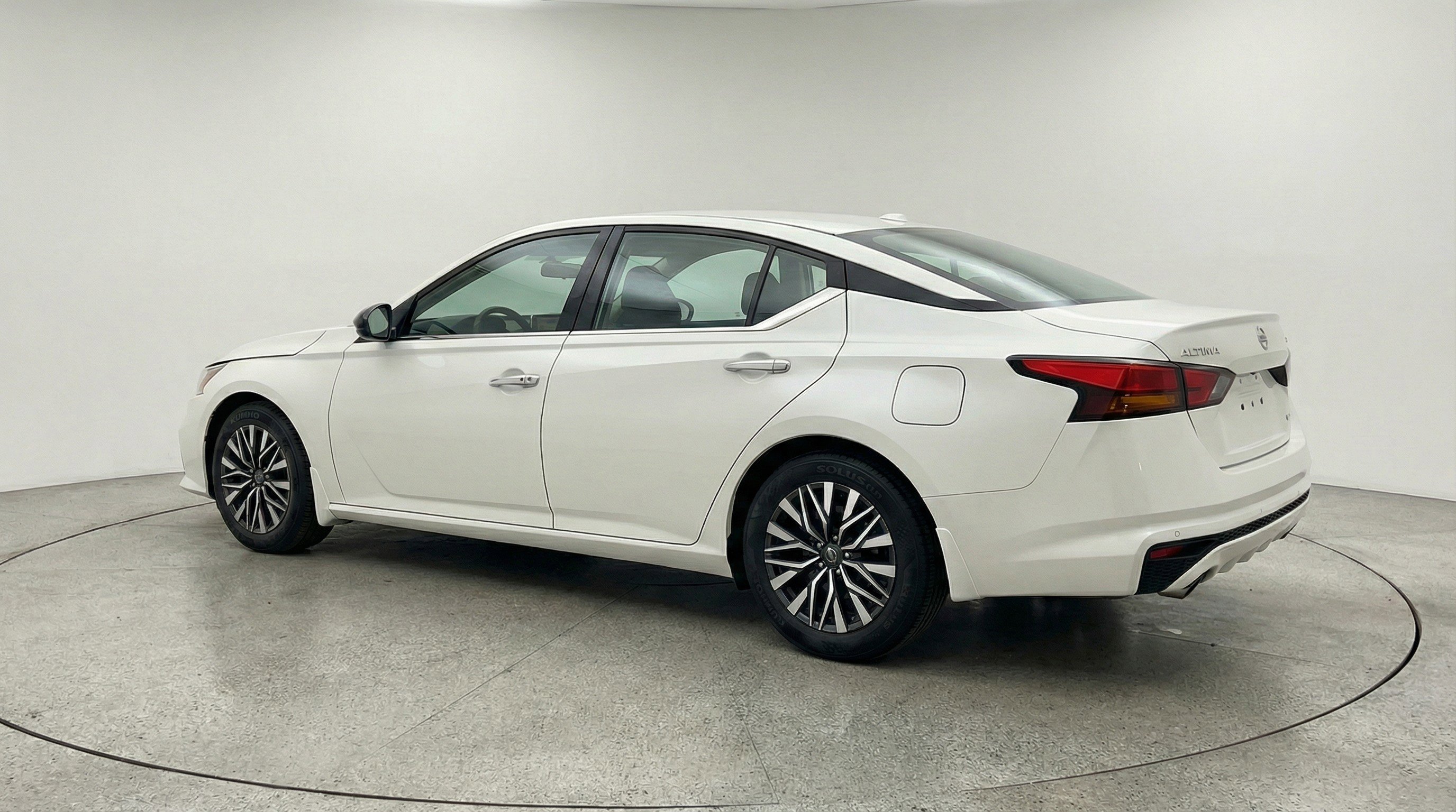 Used 2025 Nissan Altima 2.5 SV image 6