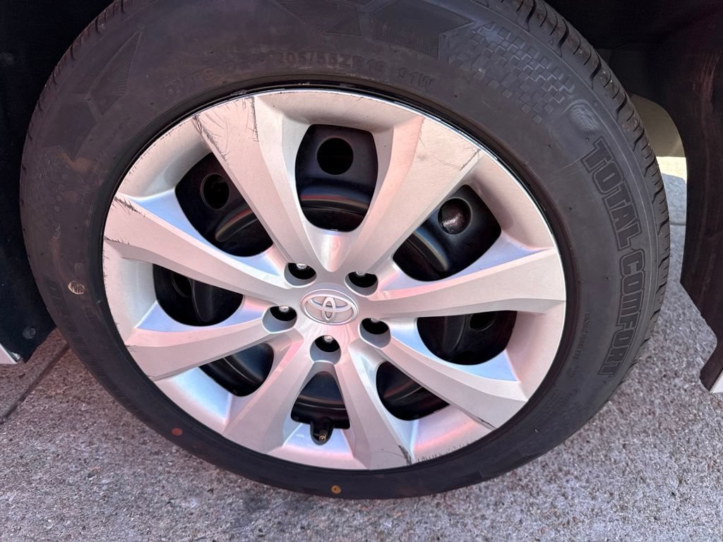 Used 2024 Toyota Corolla LE FWD image 39