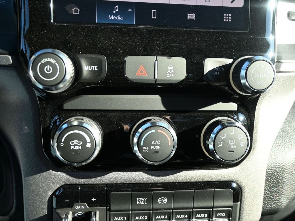 New 2026 RAM 5500 Tradesman AWD/4WD image 17