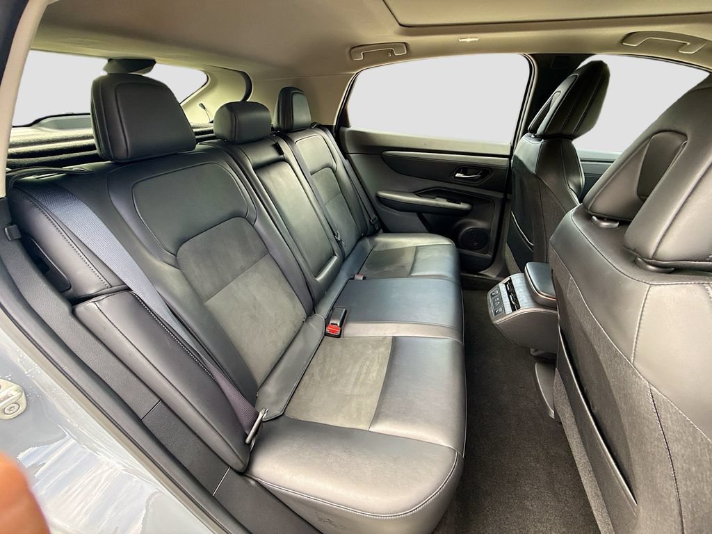 Used 2024 Nissan Ariya AWD image 29