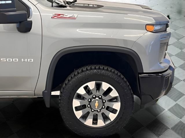 Used 2025 Chevrolet Silverado 2500 Custom w/ Custom Value Package AWD/4WD image 4