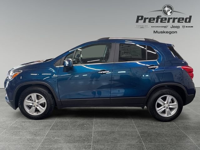 Used 2020 Chevrolet Trax LT w/ LT Convenience Package FWD image 9