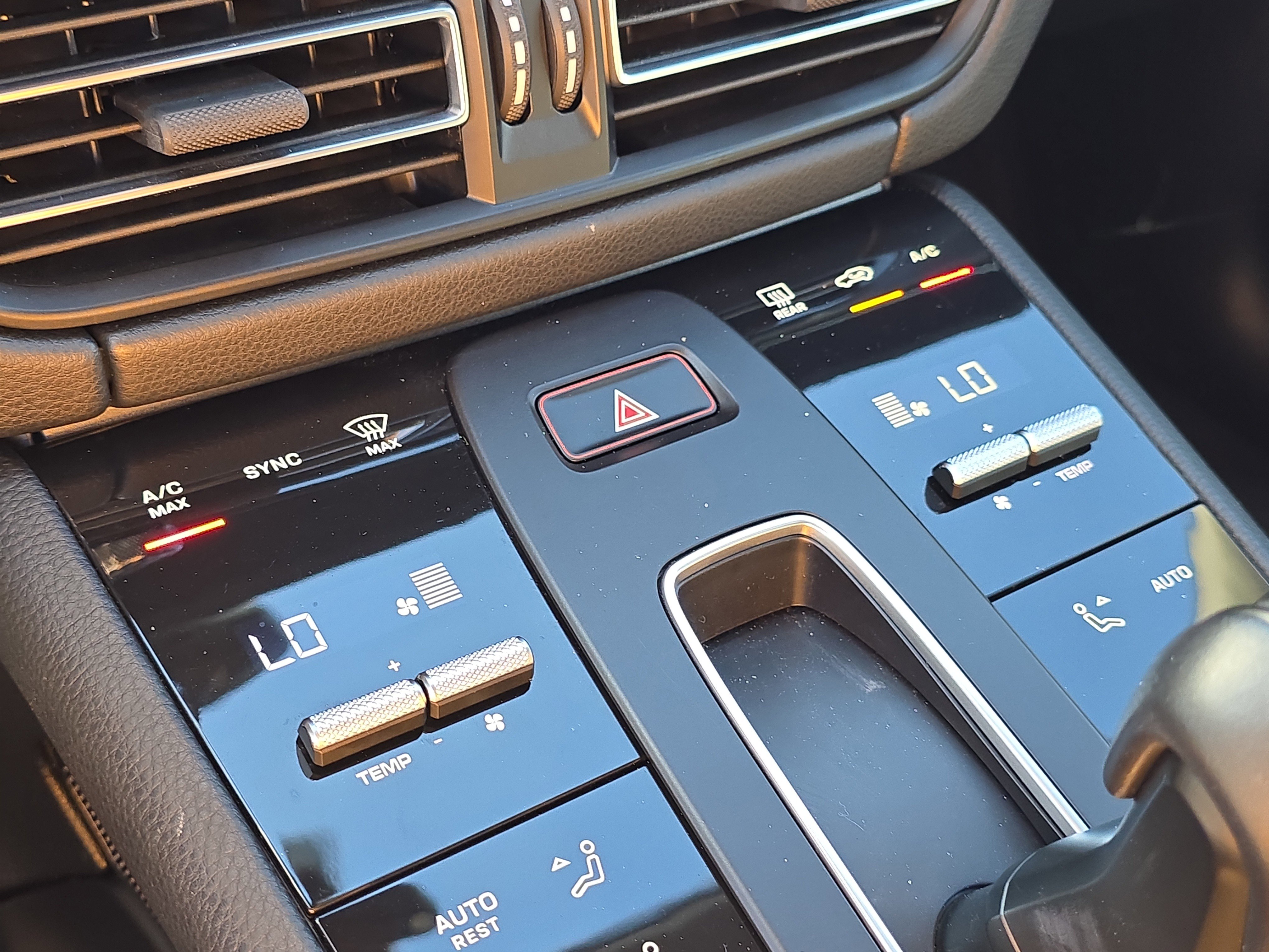 Used 2024 Porsche Macan GTS image 28