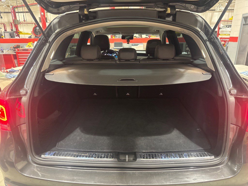 Used 2021 Mercedes-Benz GLC 300 4MATIC image 10