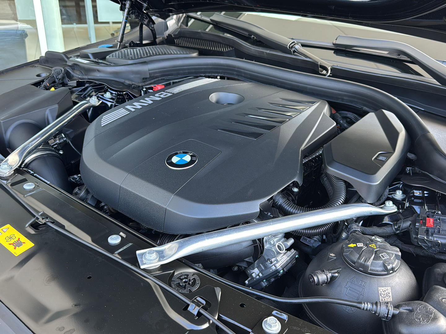 New 2026 BMW 550e xDrive w/ Executive Package image 32