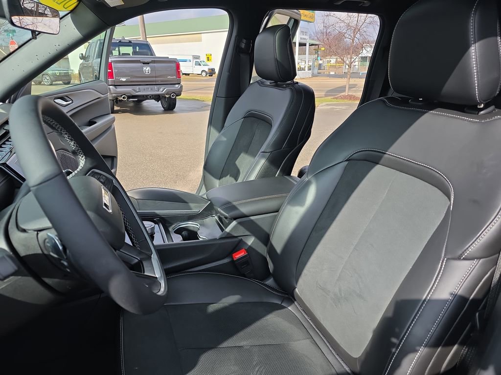 New 2025 Jeep Grand Cherokee Altitude image 15