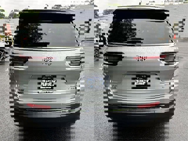 New 2025 Jeep Grand Cherokee L Limited image 17