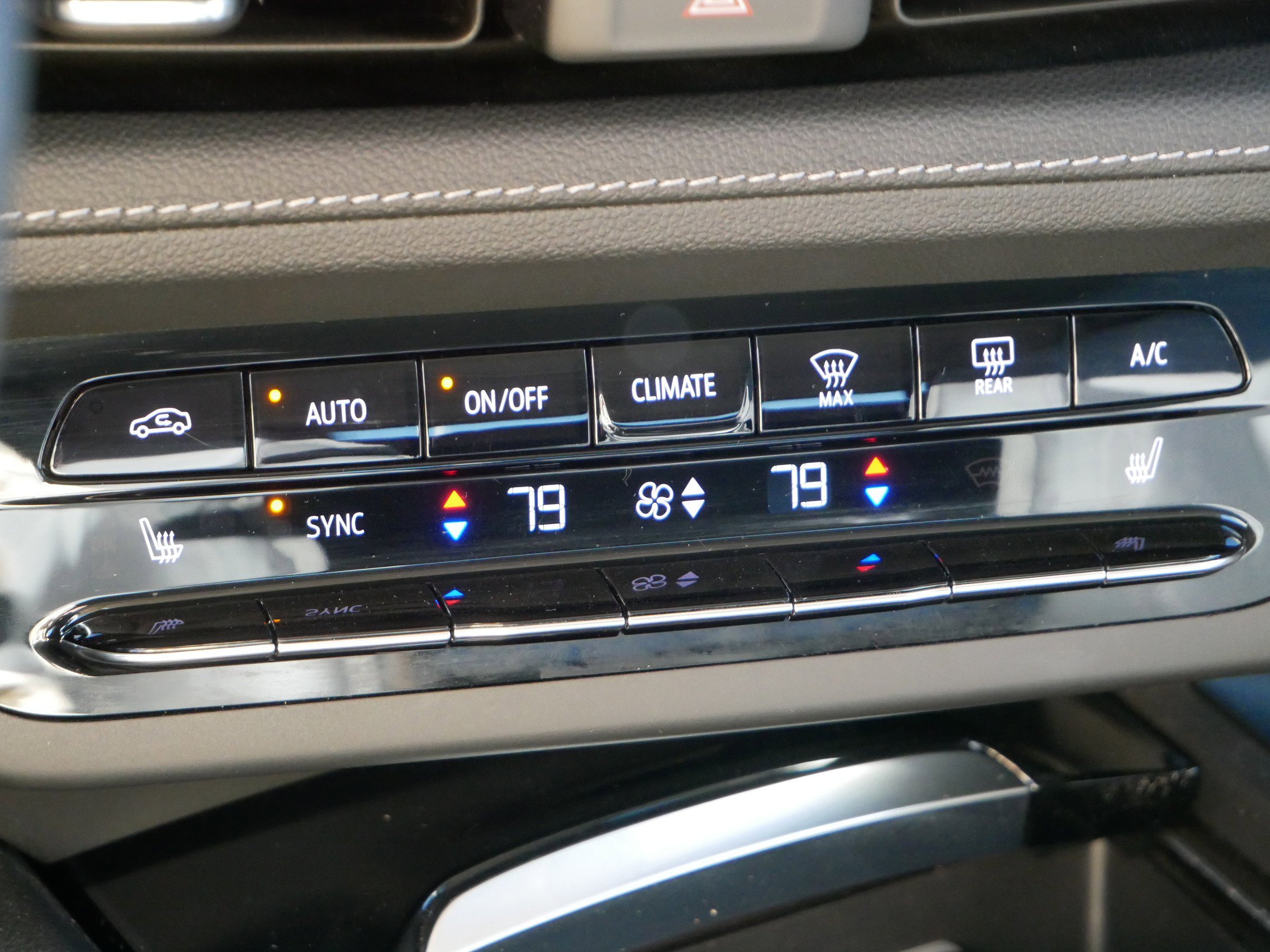 Used 2021 Buick Envision Essence w/ Technology Package I image 24