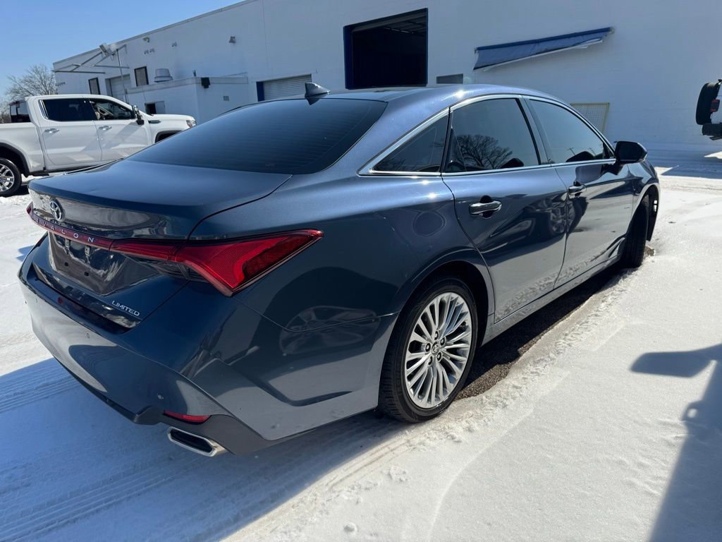 Used 2021 Toyota Avalon Limited image 6