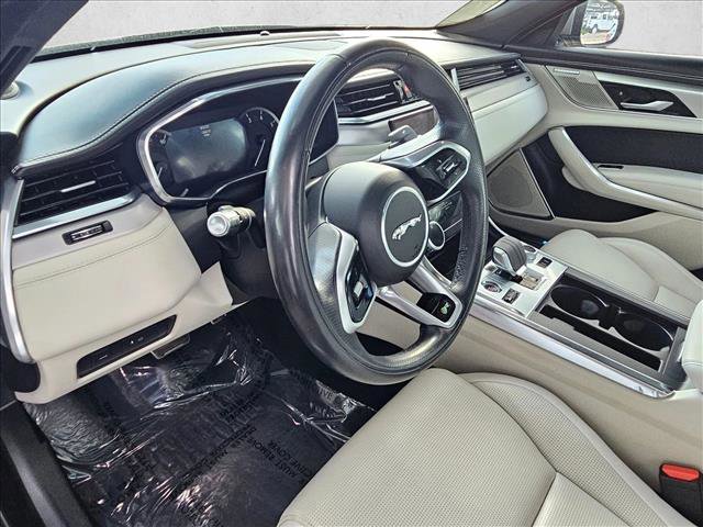 Used 2022 Jaguar XF R-Dynamic SE image 10