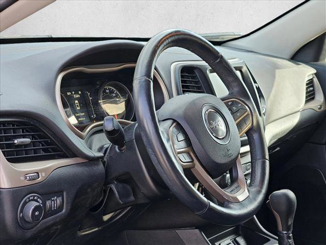 Used 2017 Jeep Cherokee Latitude image 8
