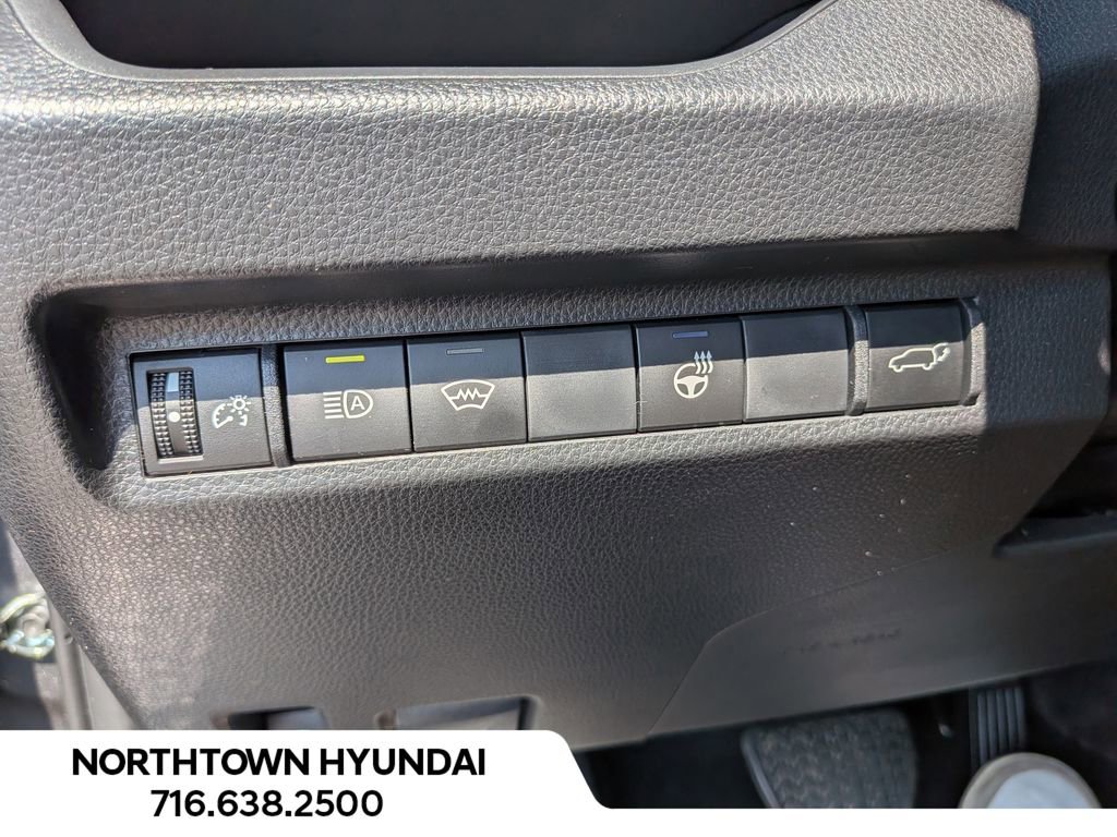 Used 2025 Toyota RAV4 XLE AWD/4WD image 28