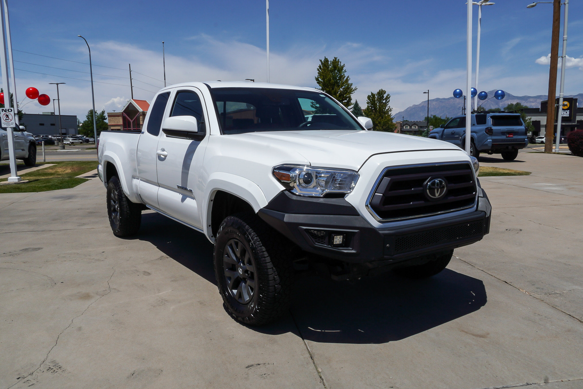 Used 2023 Toyota Tacoma SR5 AWD/4WD image 2