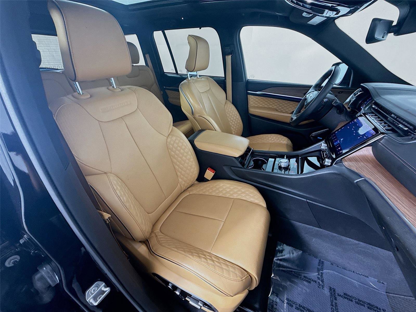 Used 2022 Jeep Grand Cherokee Summit w/ Luxury Tech Group V image 25