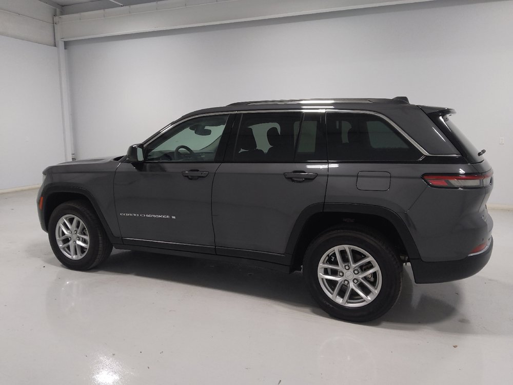 Used 2023 Jeep Grand Cherokee Laredo X AWD/4WD image 3