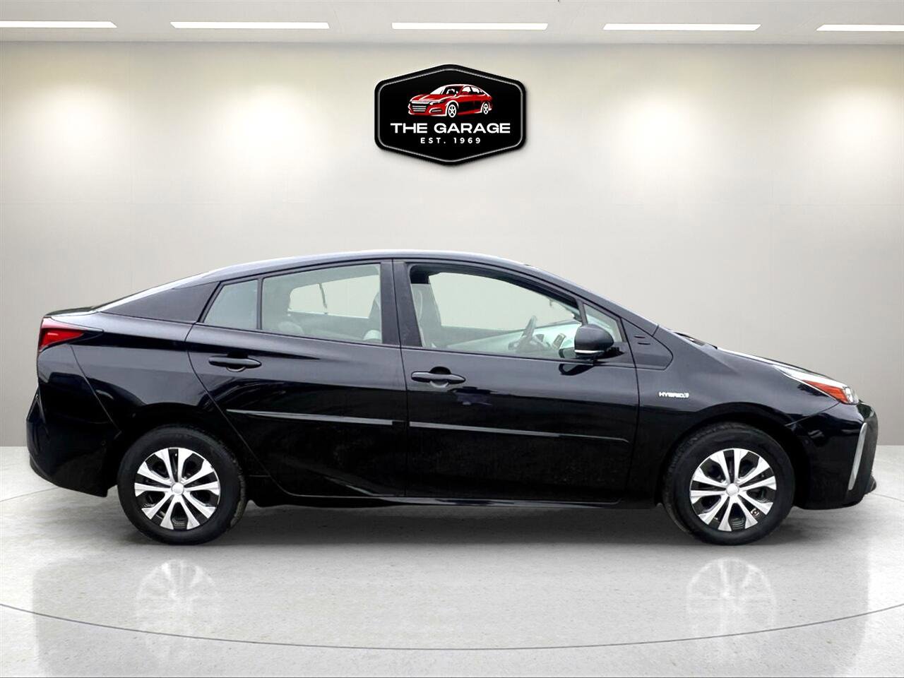 Used 2019 Toyota Prius LE image 6