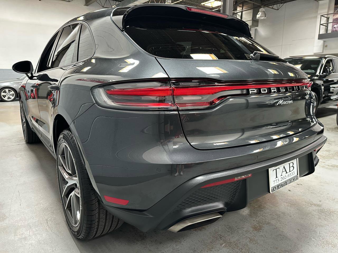 Used 2024 Porsche Macan w/ Premium Plus Package AWD/4WD image 5