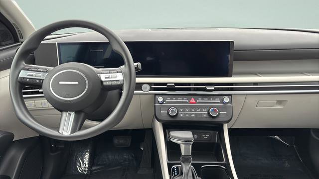 Certified 2025 Hyundai Tucson SE AWD/4WD image 9