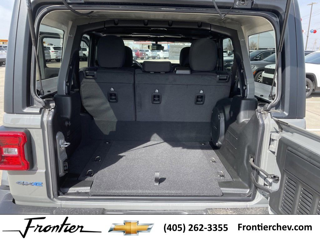 New 2023 Jeep Wrangler Unlimited Rubicon 4xe w/ Cold Weather Group image 18