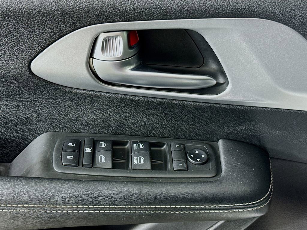 Used 2019 Chrysler Pacifica Touring Plus w/ Advanced Safetytec Group image 21