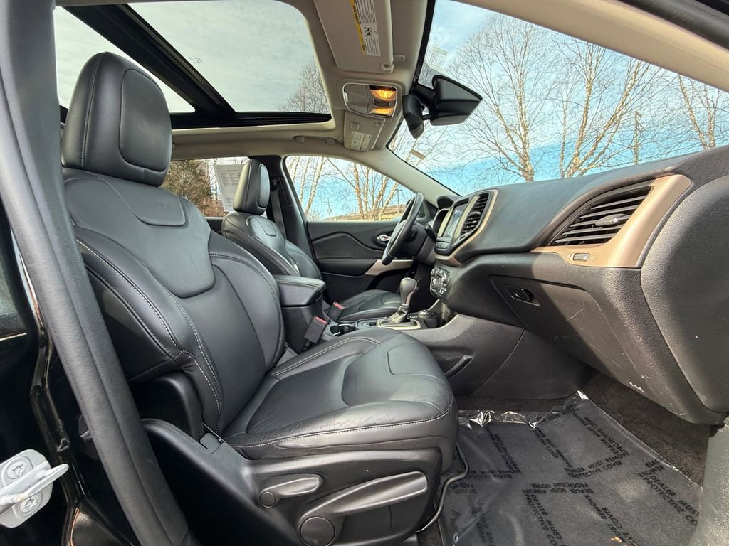 Used 2018 Jeep Cherokee Limited w/ Technology Group image 27