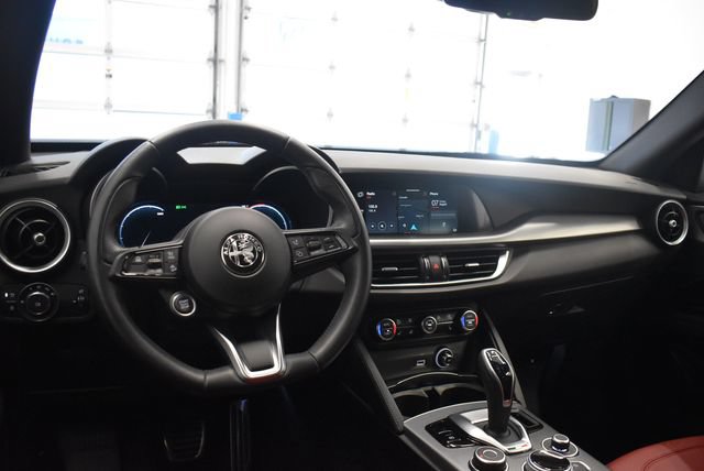 Used 2024 Alfa Romeo Stelvio Ti w/ Performance Driving Package AWD/4WD image 23