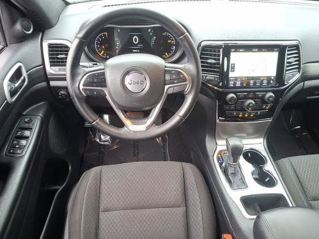 Used 2020 Jeep Grand Cherokee Laredo w/ 18" Wheel & 8.4" Radio Group image 14