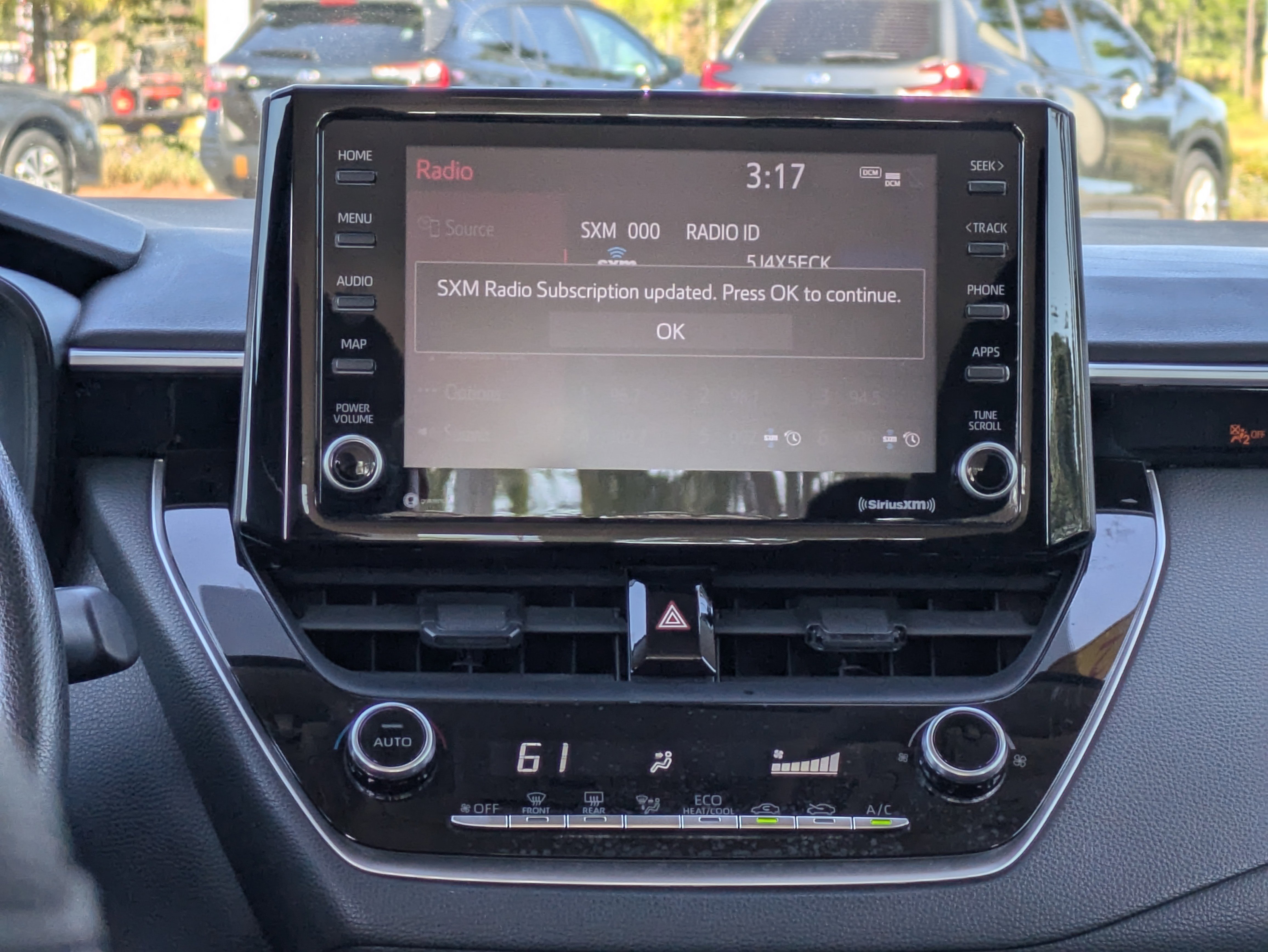 Used 2022 Toyota Corolla LE image 17