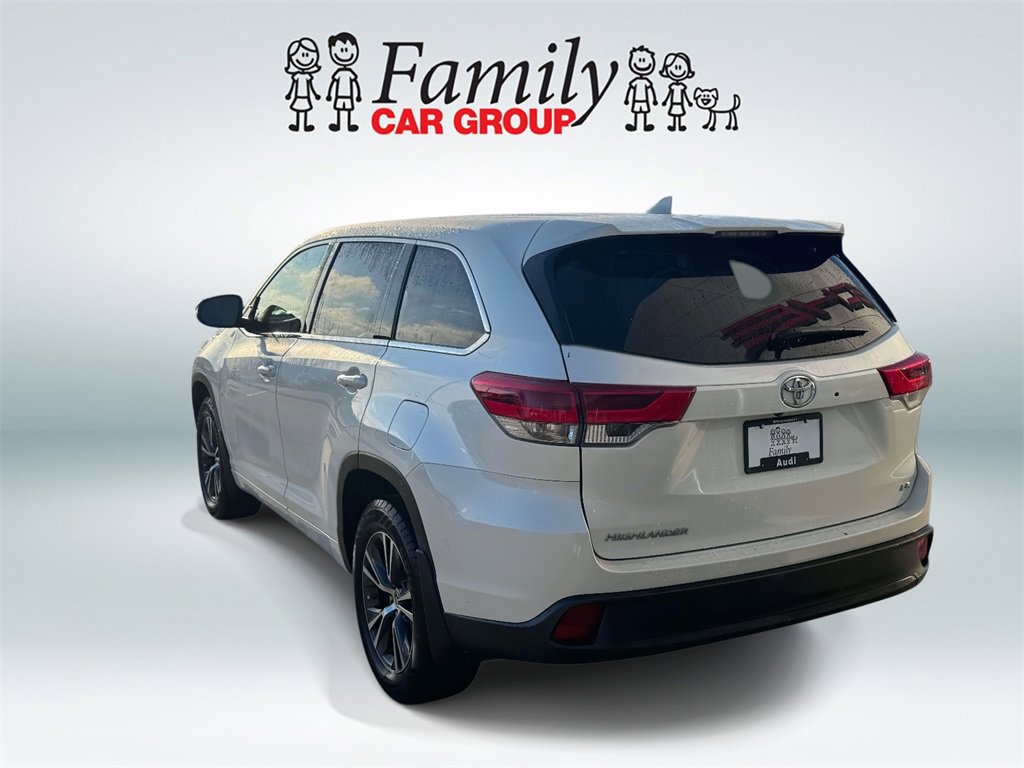 Used 2018 Toyota Highlander LE image 4