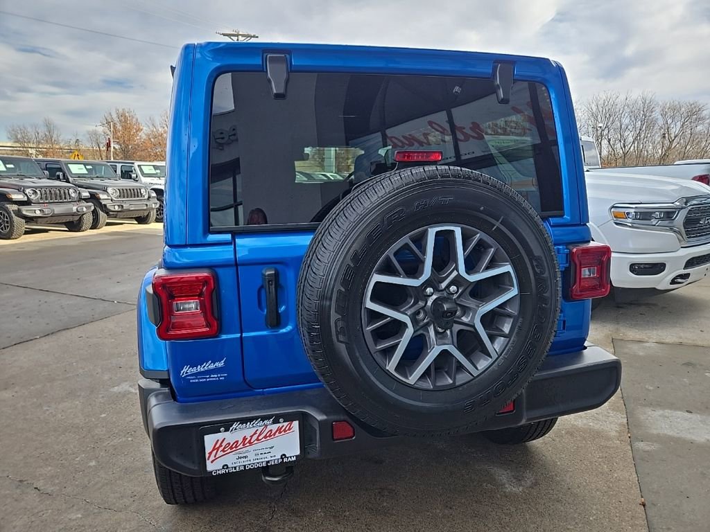 Used 2024 Jeep Wrangler Sahara w/ Technology Group AWD/4WD image 8