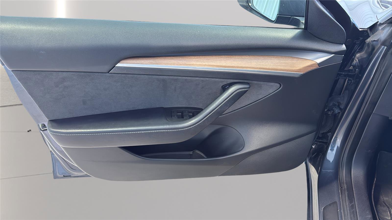 Used 2023 Tesla Model 3 Standard Range image 23