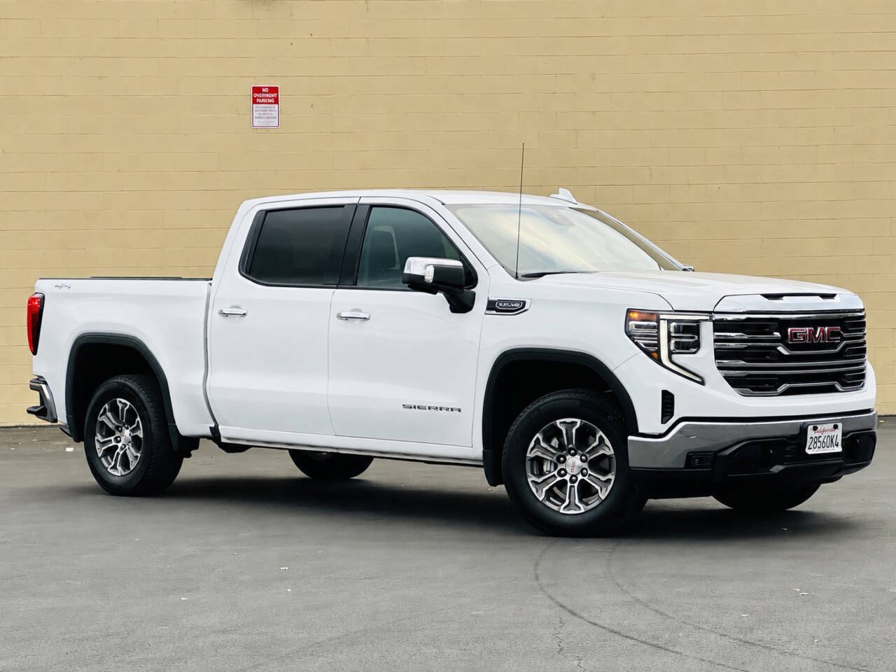 Used 2026 GMC Sierra 1500 SLT AWD/4WD image 2