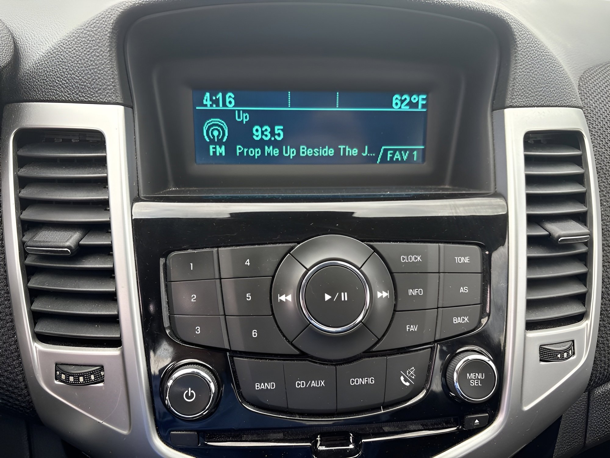 Used 2015 Chevrolet Cruze LT FWD image 17